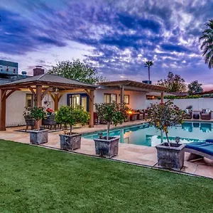 Holiday home Relaxing Old Town Desert Oasis Awaits